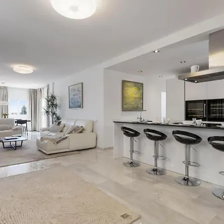 Beautiful Townhouse Apartment *